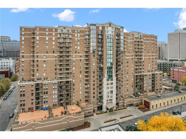 Building Photo - 401 S 1st St