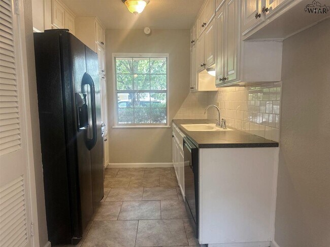 Building Photo - 5119 Parklane Dr
