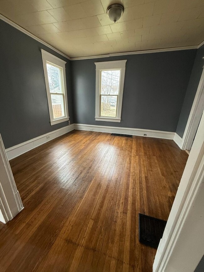 Building Photo - 3 bedrooms house