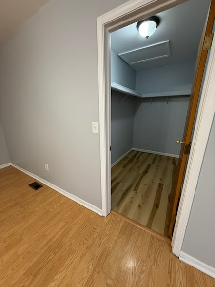 Building Photo - 28913 Annapolis Ave