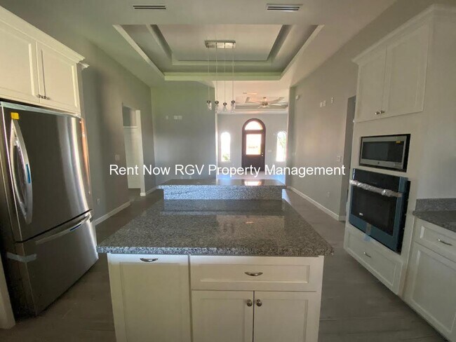 Building Photo - 2206 Liverpool Dr