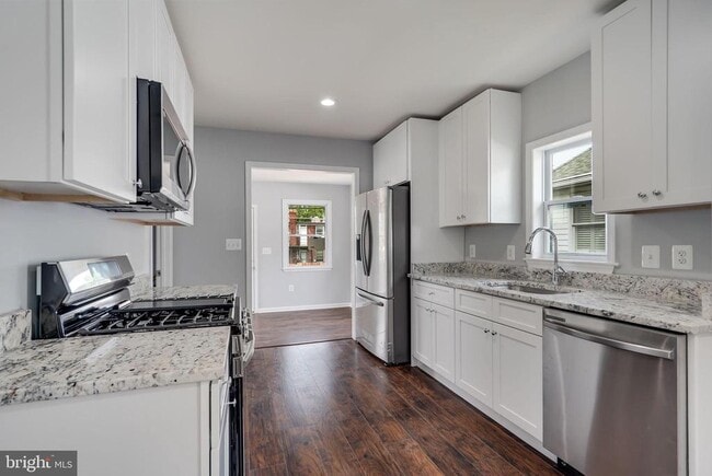 Building Photo - 3312 D St SE