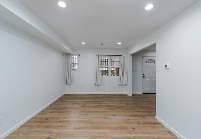 Building Photo - 5120 Queensberry Ave