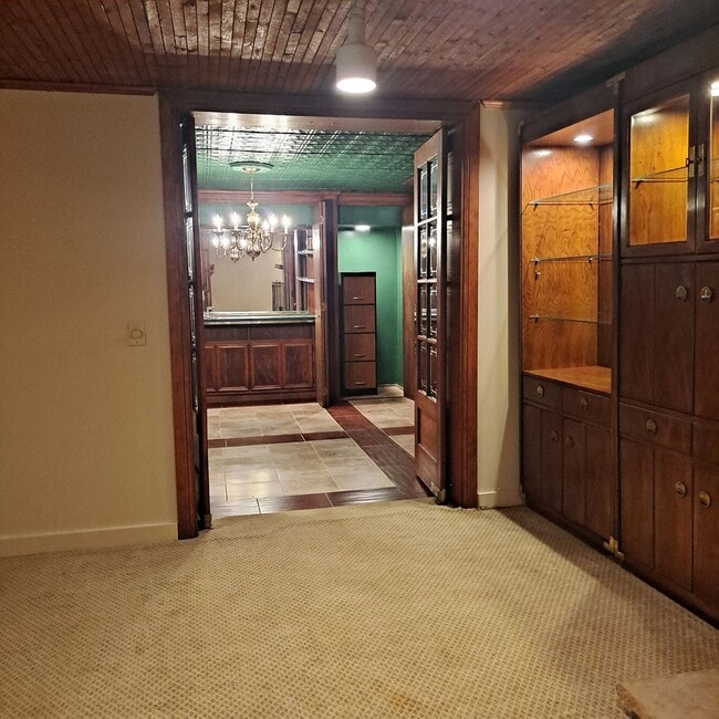 Building Photo - Large 3 bed 2 bath North Riverside Home