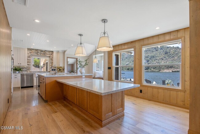 Building Photo - 800 Lake Sherwood Dr