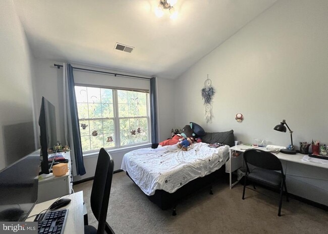 Building Photo - 8819 Blue Royale Ln