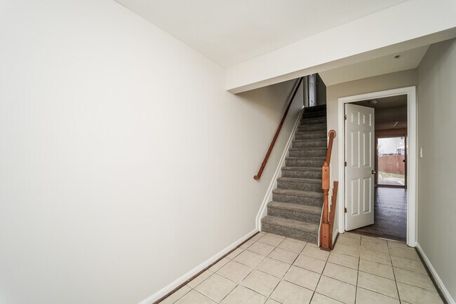 Building Photo - 7 Holly Leaf Ct