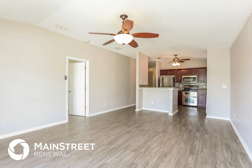 Building Photo - 7405 International Village Dr