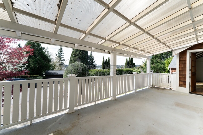 Building Photo - 7461 W Mercer Way