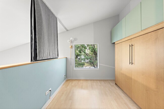 Building Photo - 5221 Blossom St