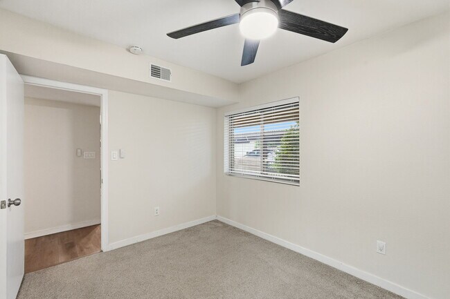 Building Photo - 10828 N Biltmore Dr