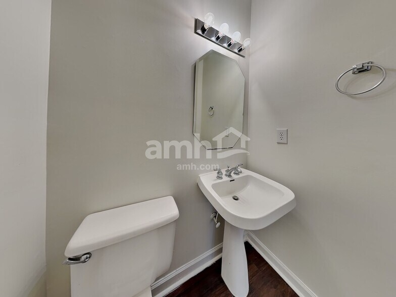 Building Photo - 219 Chandeleur Dr