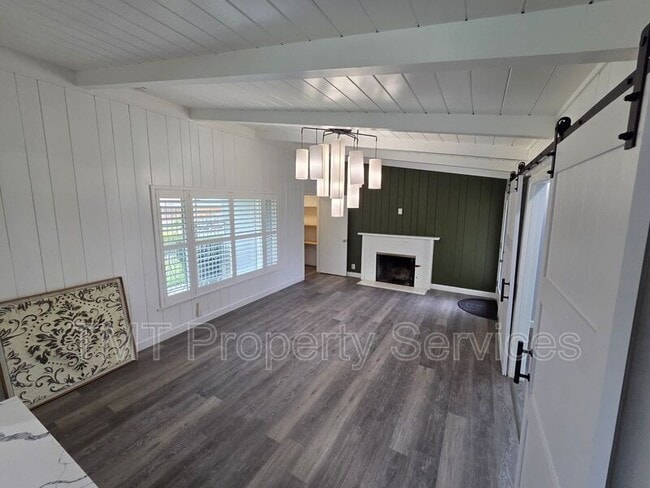 Building Photo - 9 W Robinhood Dr