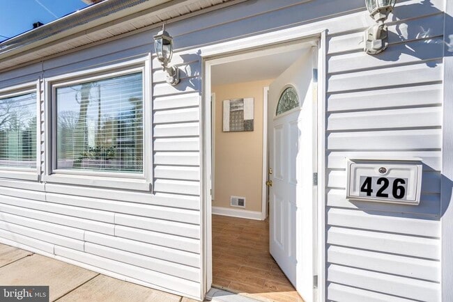 Building Photo - 426 Main St