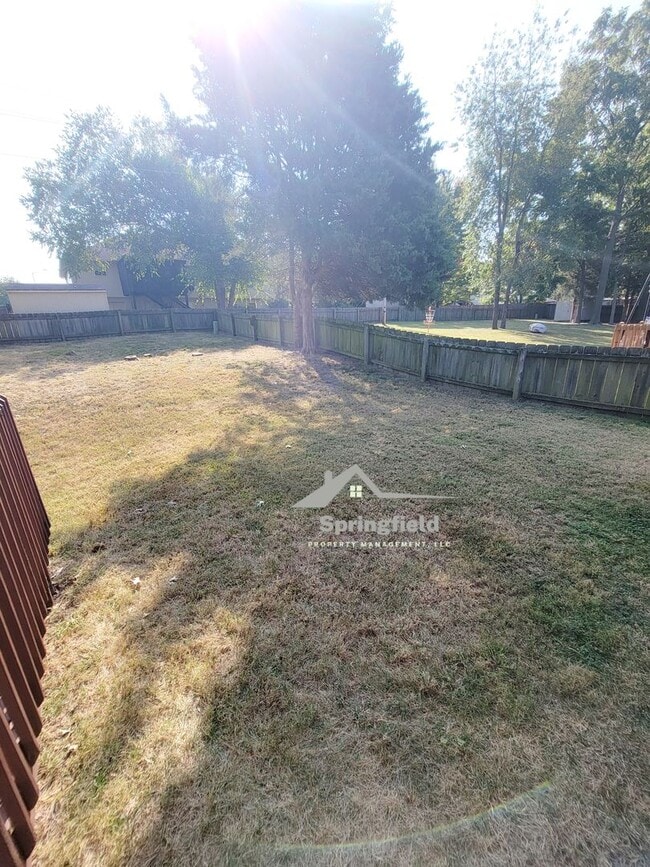 Building Photo - Location-Location; South West Springfield ...