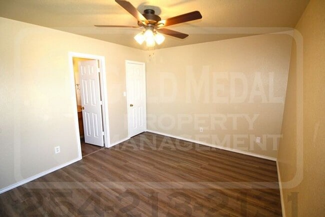 Building Photo - Cozy 3-bed, 2-bath fourplex now available for rent! - Don't miss out!