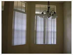 Building Photo - Spacious 4 bedroom with 3 bathrooms and se...