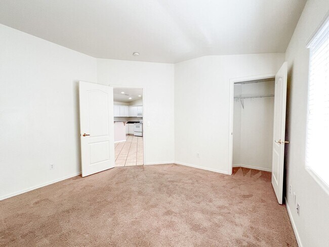 Building Photo - 4964 E Catalina Ct