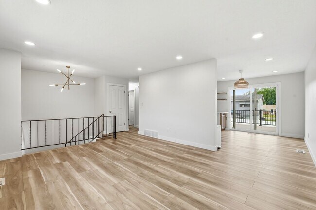 Building Photo - 666 W 725 N