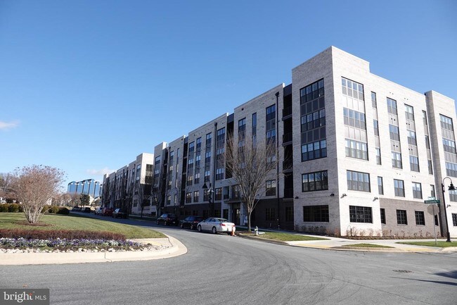 Building Photo - 210 Decoverly Dr