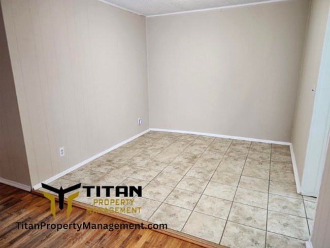 Building Photo - 3 bed house