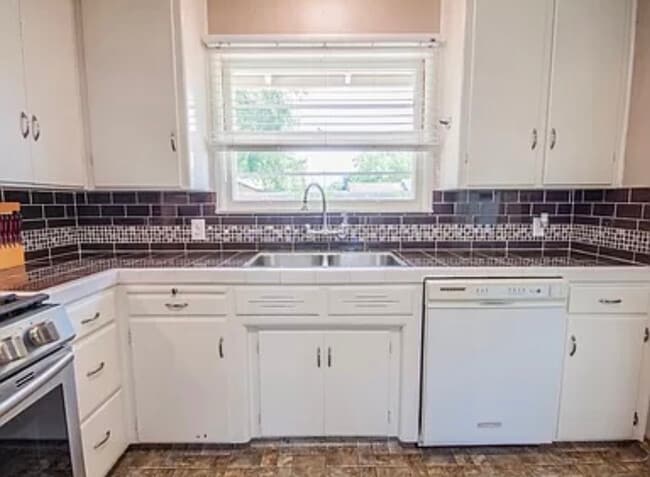 Building Photo - 2417 W College Ct