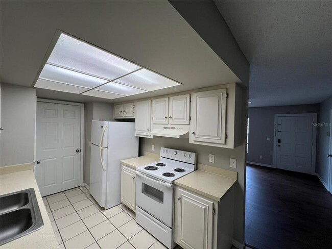 Building Photo - 146 N Alderwood St