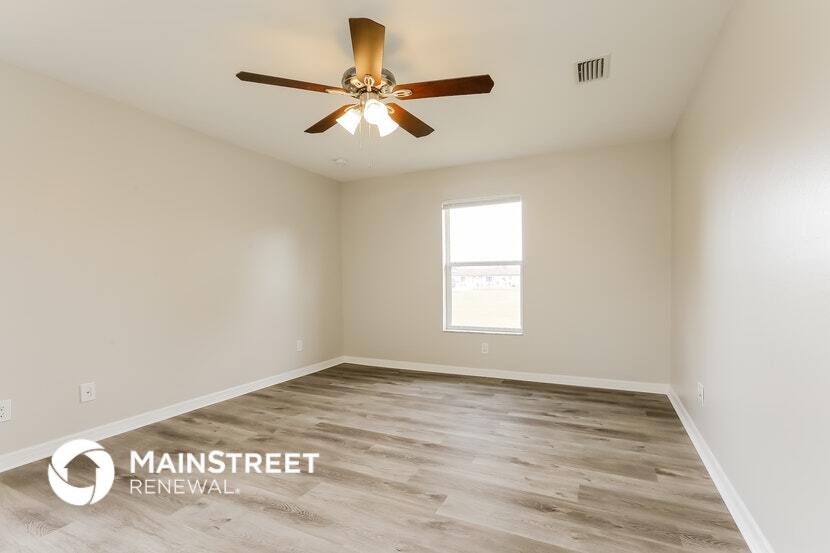 Building Photo - 124 Gilbert Ave S