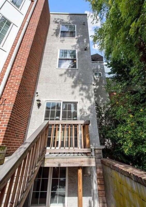 Building Photo - 114 Quarry St
