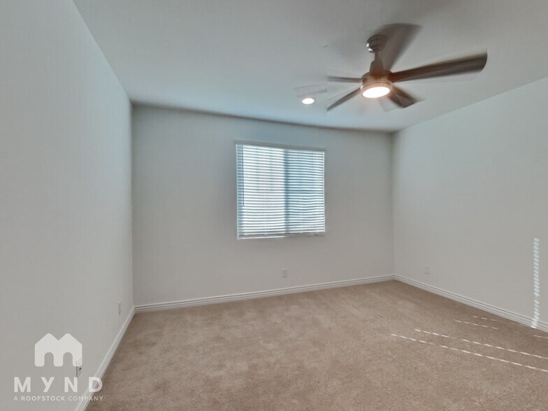 Building Photo - 9959 W Whitton Ave