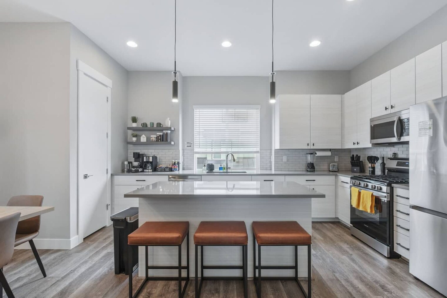 Building Photo - 6029 Benton St