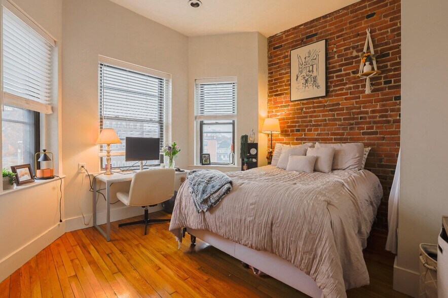 Building Photo - 11 Gorham St