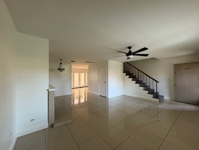 Building Photo - Centrally Located Redlands Townhome