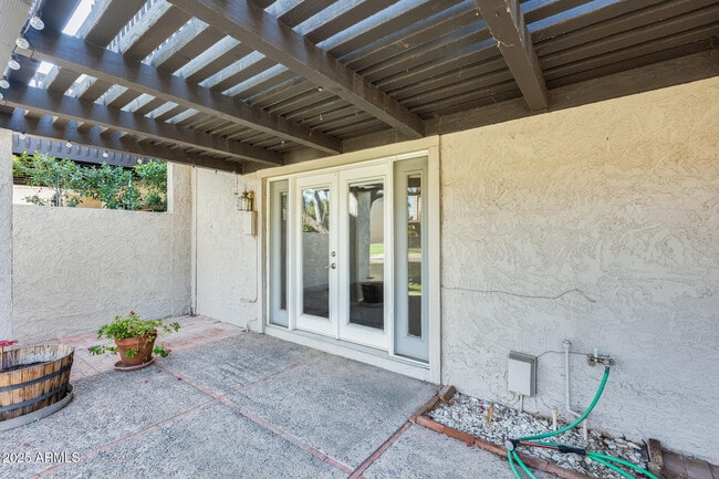 Building Photo - 2338 W Lindner Ave