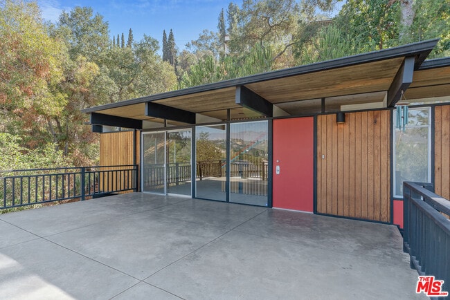 Building Photo - 1404 Oak Grove Dr