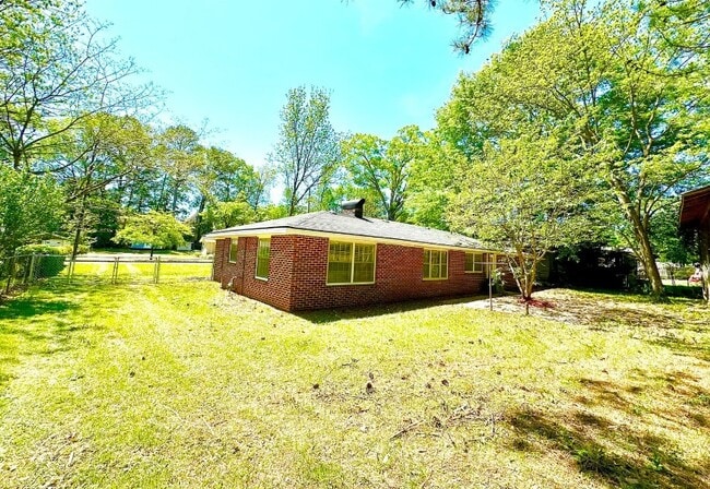 Building Photo - 508 Willow Dr