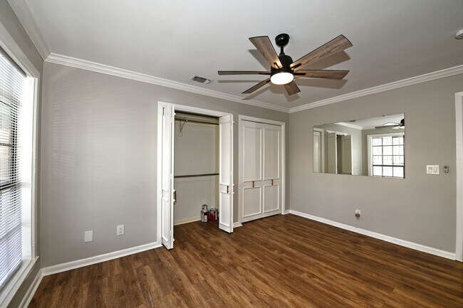 Building Photo - ALAMO HEIGHTS SCHOOL DISTRICT CONDO