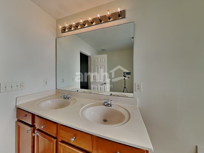 Building Photo - 1019 Green Terra Rd