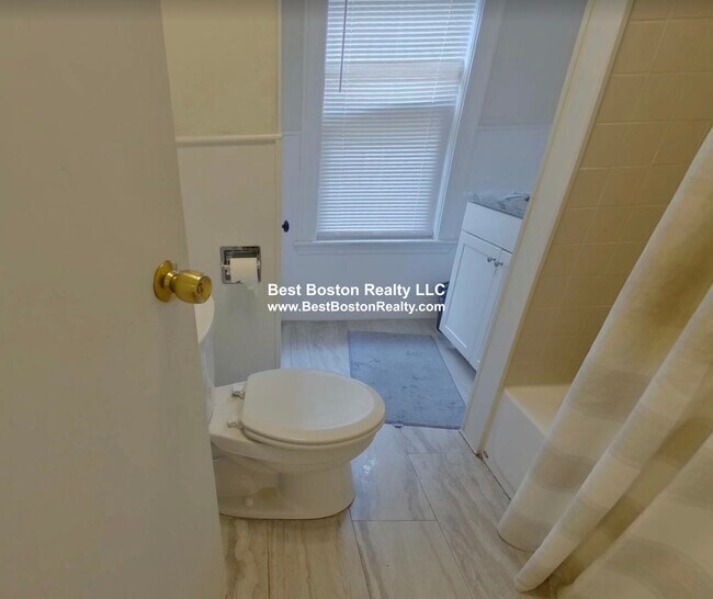 Building Photo - 25 Simpson Ave