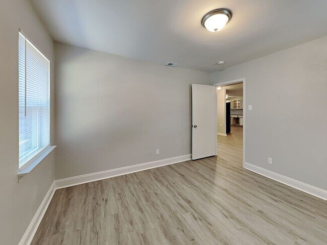 Building Photo - 2138 Onetta Dr