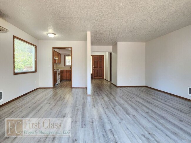 Building Photo - 1117 NE 181st Ave