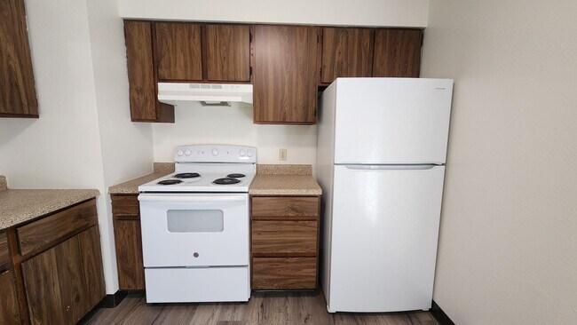 Building Photo - CHA100