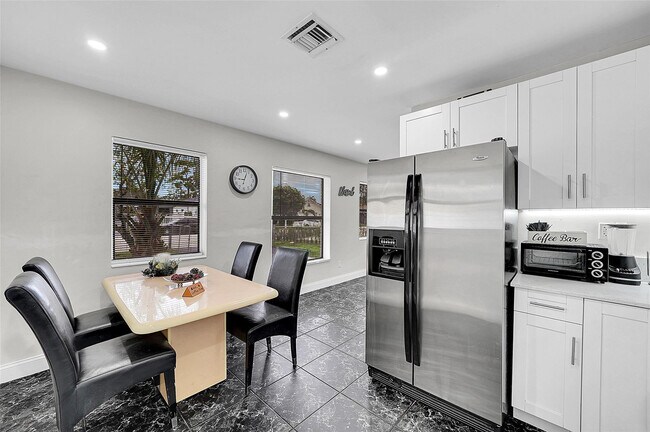 Building Photo - 2784 NW 9th St