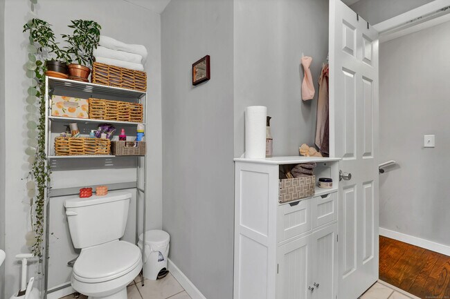 Building Photo - 138 Naubuc Ave