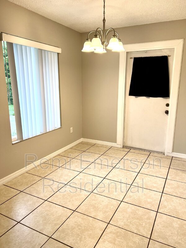 Building Photo - 162 Landmark St