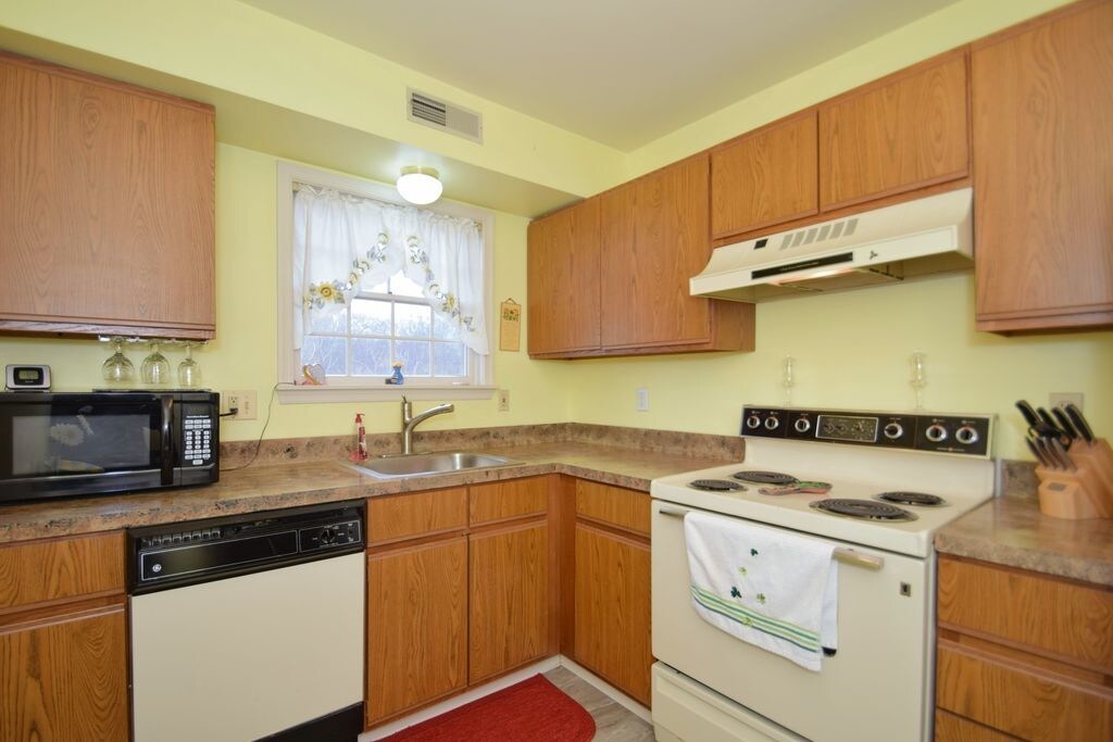 Building Photo - 620 Manatawny St