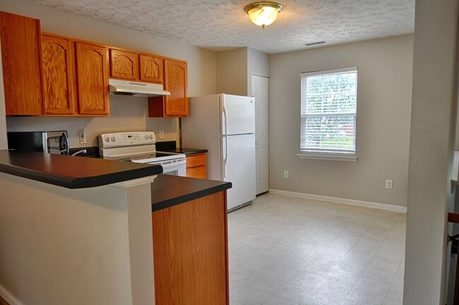Building Photo - Amazing 4 bed/2 bath split level home conveniently located near RTP with fenced yard!