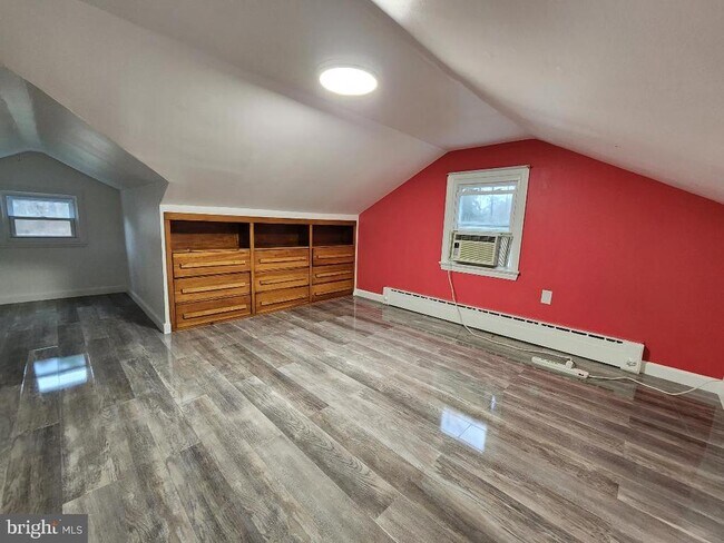 Building Photo - 644 Kingston Terrace