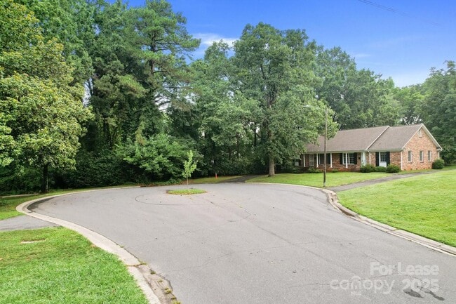 Building Photo - 4703 Fairheath Rd