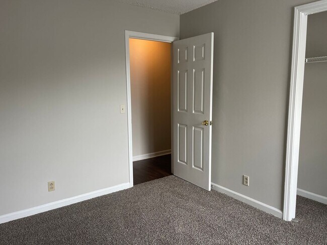 Building Photo - 1812 Barnwell Ct